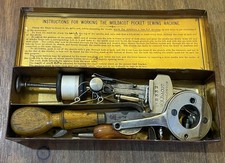 RARA ANTICA MACCHINA DA CUCIRE "La Tasca Moldacot" nella sua latta originale...