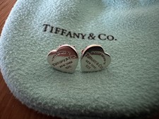 Orecchini a perno Return to