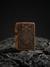 Accendino ornamentale in legno di teak di Giava con rose a bussola inciso