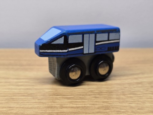 Serie lillabo motore - motore, treno