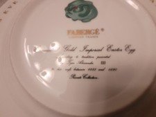 Un set di due piatti da