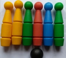 Birilli in plastica con palla