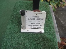 Registratore Rain Gauge Vintage Farmers Elevator Company Nitschke, Jud, North Dakota