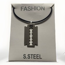 Collana Con Ciondolo a Forma  Di Lama Di Rasoio In Acciaio - Punk