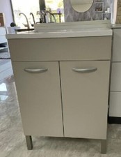 Mobile lavanderia con ante in