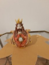 ceramica caltagirone scultura artistica  re con corona e aquile   