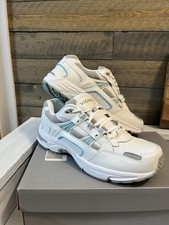 Nuove scarpe da passeggio