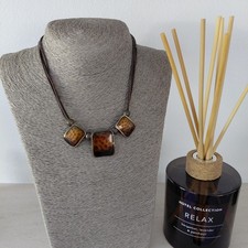 Collana con ciondolo quadrato