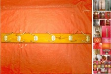 APPENDIABITI / ATTACCAPANNI A PARETE, fisso, in legno. 6 doppi ganci in metallo