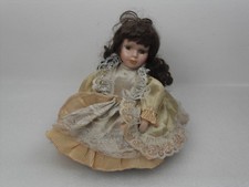 Bambola con vestiti in pizzo e plissè in ceramica porcellana Vintage D'epoca '70