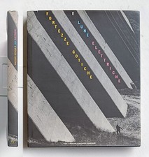 Fortezze gotiche e lune