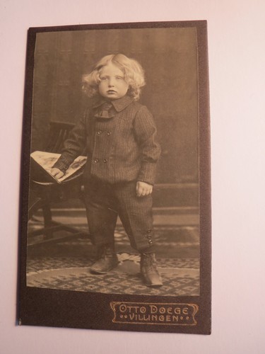 Villingen bambino in piedi - villingen,
