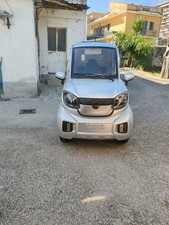 Quadriciclo Scooter Elettrico Cabinato F4 Ufo Ecobike per anziani e disabili