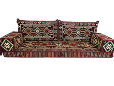 Divano arabo Majlis, seduta