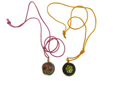 2 COLLANE CIONDOLO SPECCHIO DIPINTO A MANO FIORI CM 3 BIGIOTTERIA VINTAGE 70/90