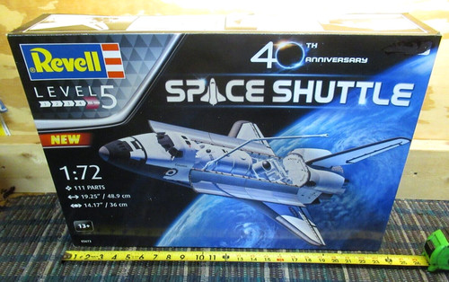 Revell space shuttle - space, 40°
