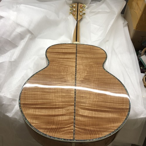 Abalone chitarra acustica