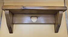 Scaffale in legno fatto a mano