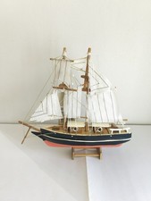 Modellino barca a vela in