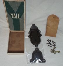 Yale WWII US Military Trunk