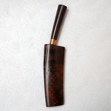 Vecchio coltello con manico in
