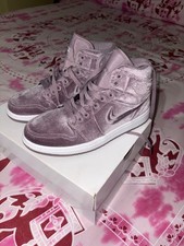 NIKE  AIR  JORDAN 1 MID SE