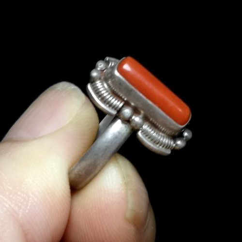 Anello corallo intarsiato