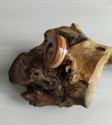 Anello legno fatto mano - in,