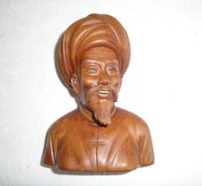 Busto in legno intagliato