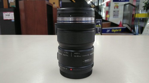 Obiettivo zoom standard