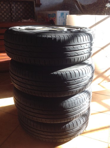 Kit gomme auto con cerchi - , in