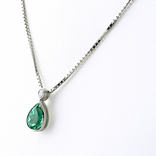 Collana design smeraldo