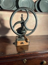 Macinacaffè antico di medie dimensioni con rotore