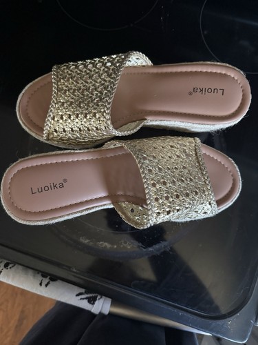 Sandali con zeppa oro marca