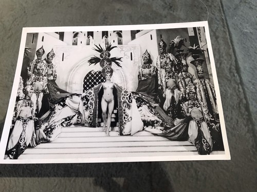 Les folies bergère - ,