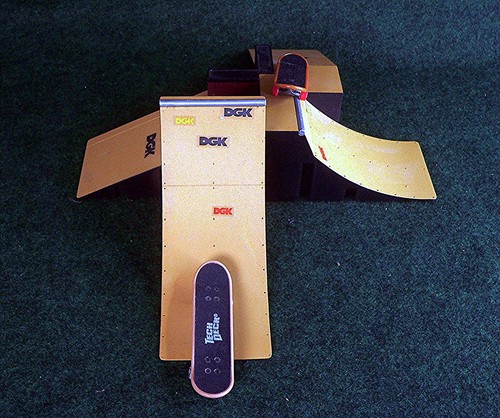 Spin master finger skateboard - spin,