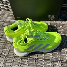 Nuove scarpe da tennis Adidas