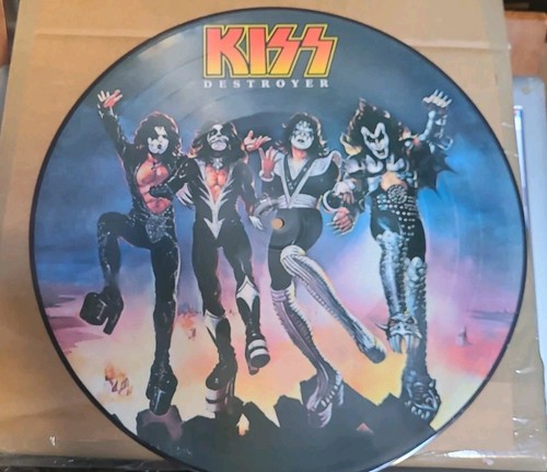 Kiss destroyed - destroyed,