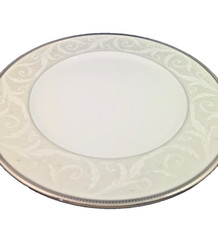 narumi piatto piano porcellana bone china bordura platino decoro a rilievo cm 27