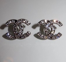 boucle d'oreille argentée