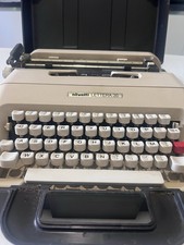 Macchina da Scrivere Olivetti Lettera 35 Vintage Anni 70 1972 con Valigetta .