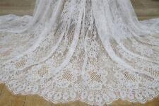 Tessuto floreale smerlato