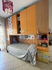 cameretta a ponte con due letti singoli con doghe e materassi