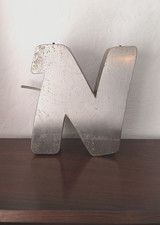Lettera " N " vecchia insegna