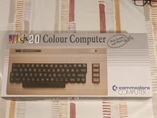 Commodore VIC-20 Boxato – Manuale IT/DE, PSU & RF Modulator Originali