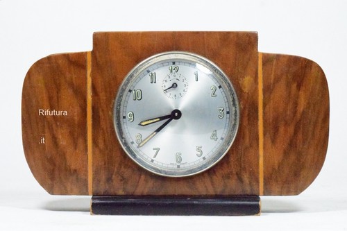 Vecchi orologio meccanico