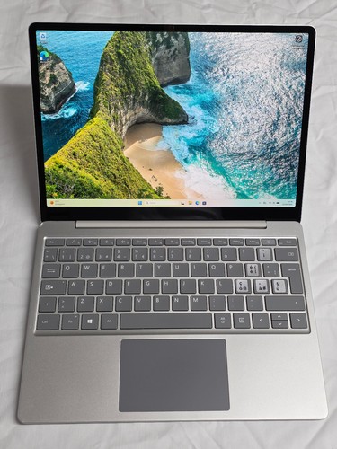 Microsoft surface 1943 - surface, go