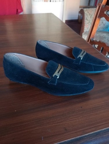 Scarpe con fibbie.