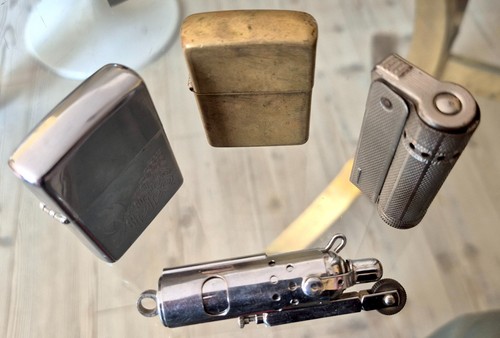 Lot briquets 2x - briquets, zippo