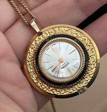 Collana con ciondolo orologio